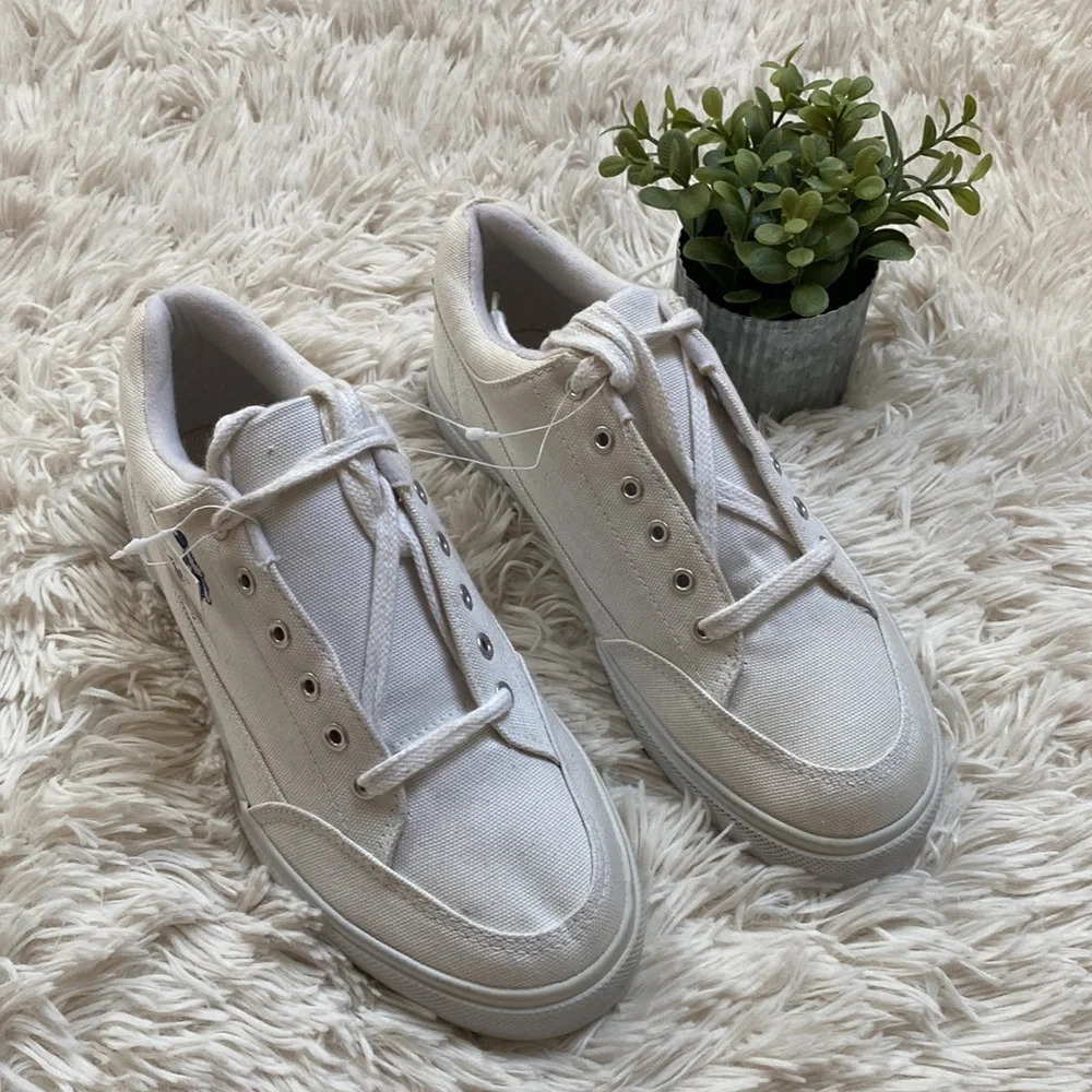 🎉2XHP🎉 Disney Vintage Mickey Mouse Canvas Sneakers 💗 White - Picture 4 of 16